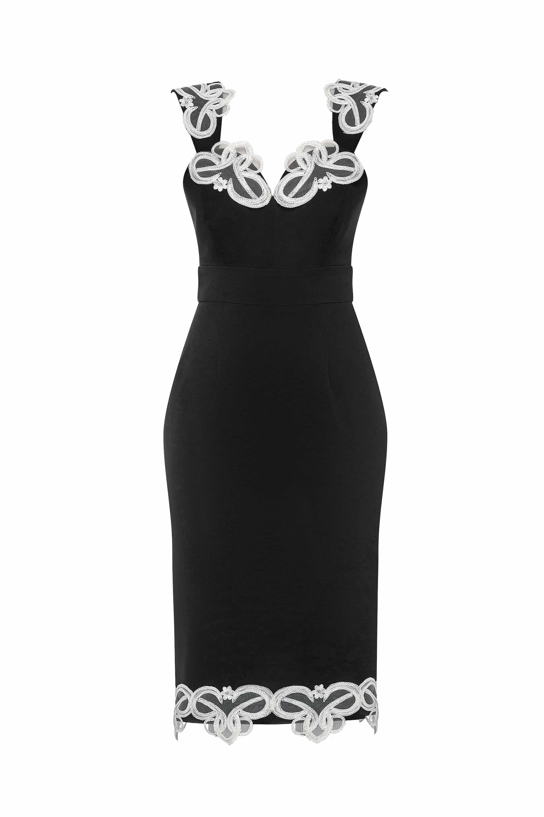 Черное платье-футляр с цветочным кружевом